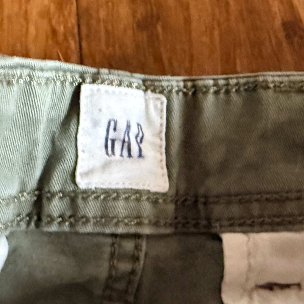 GAP Olive Green Cargo Shorts - Picture 3 of 5